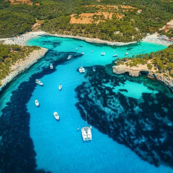 aerial-view-of-boats-luxury-yachts-and-transparen-resize1.jpg aerial-view-of-boats-luxury-yachts-and-transparen-resize1.jpg